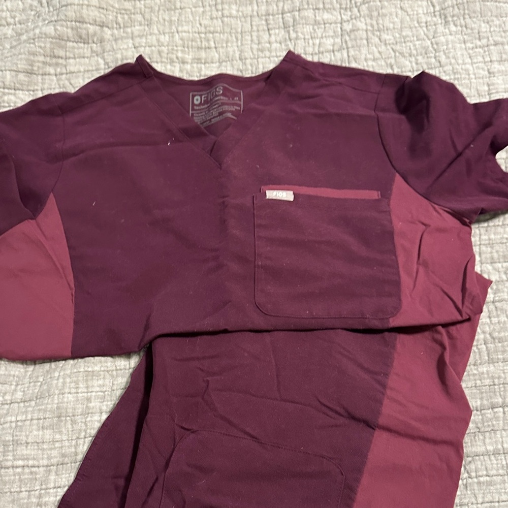 Figs Women's Scrub Top in Burgundy